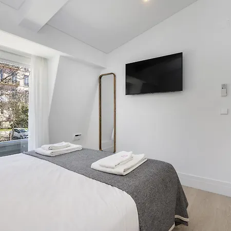 Les Deux Mariettes & *