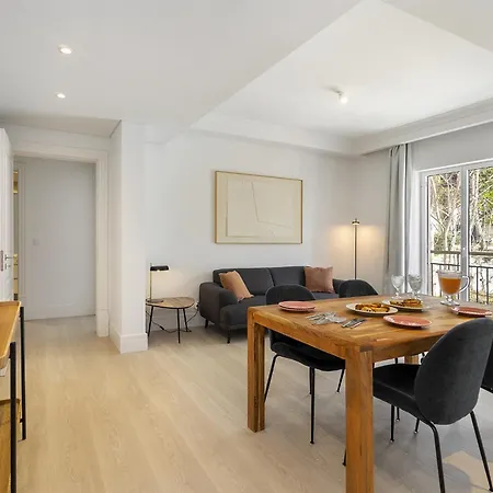 Les Deux Mariettes & *